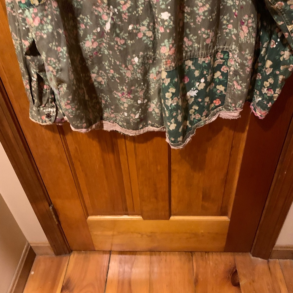 Magnolia Pearl Green Floral Shirt with Pink Trim - Picture 9 of 9